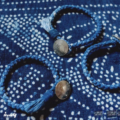 Vegetable indigo-dyed cotton bracelet with concho buttons